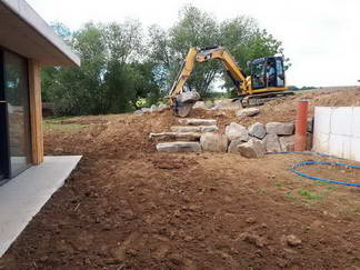 Usazování materiálu - úprava terénu